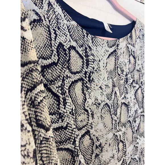 Glam Long Sleeve Top Size Large Animal Print - Picture 2 of 5